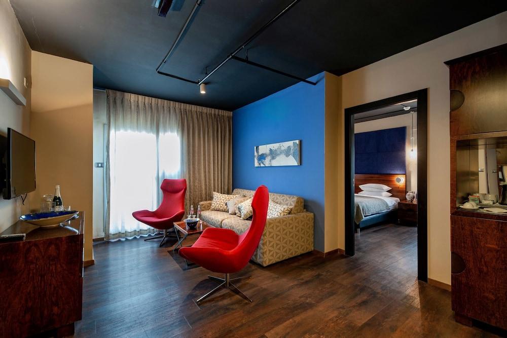 Play Seaport Suite Hotel Tlv Тель-Авив Экстерьер фото